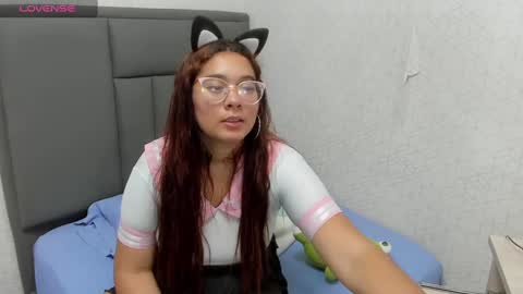 Snapshot of madison_rowan chatting on 03-12-25, 03:02 MADI online show from 03-12-25, 03:02