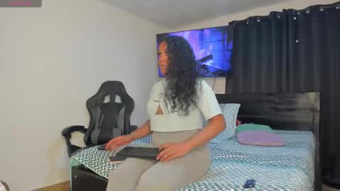 Snapshot of madisonbrunette_lxs chatting on 10-14-25, 03:51 madison online show from 10-14-25, 03:51