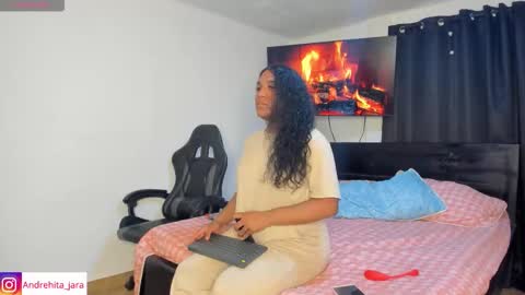 Snapshot of madisonbrunette_lxs chatting on 10-30-25, 07:36 madison online show from 10-30-25, 07:36