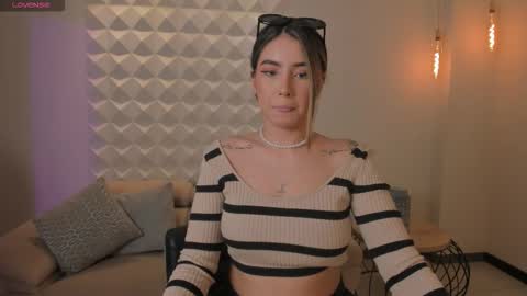 Maddi Collins online show from 10-11-25, 07:45