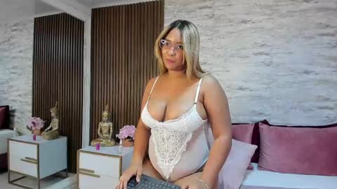 madisonhunterr_ online show from 01-23-25, 02:02