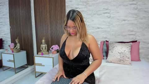 madisonhunterr_ online show from 02-04-25, 07:22