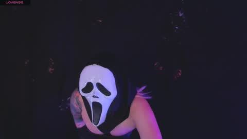 Snapshot of madisonkane chatting on 10-31-25, 12:50 Madison Kane online show from 10-31-25, 12:50