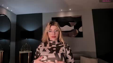 Snapshot of madisonkane chatting on 11-12-25, 11:10 Madison Kane online show from 11-12-25, 11:10