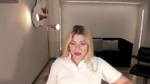 Snapshot of madisonkane chatting on 11-30-25, 11:47 Madison Kane online show from 11-30-25, 11:47