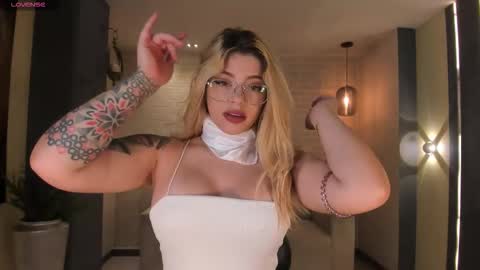 Snapshot of madisonkane chatting on 12-03-25, 11:08 Madison Kane online show from 12-03-25, 11:08