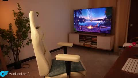 madisonlara online show from 11-08-25, 05:56