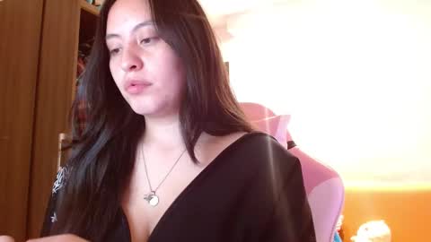 Snapshot of madissonn__ chatting on 11-14-25, 04:11 MADY online show from 11-14-25, 04:11