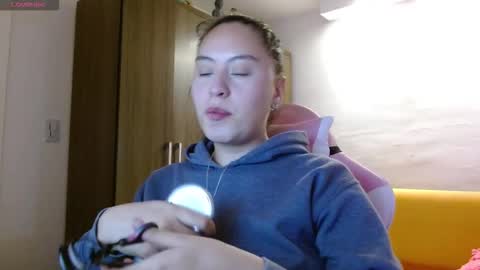 Snapshot of madissonn__ chatting on 11-29-25, 06:16 MADY online show from 11-29-25, 06:16