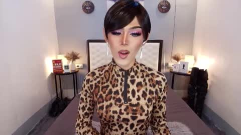 Snapshot of madnesswilxx chatting on 10-07-25, 12:30 Wil online show from 10-07-25, 12:30