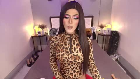 Snapshot of madnesswilxx chatting on 10-25-25, 03:03 Wil online show from 10-25-25, 03:03