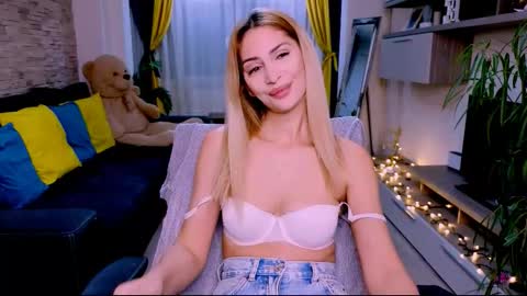 Madye Roberts online show from 12-13-25, 10:37