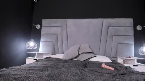 Snapshot of maee_angels chatting on 12-12-24, 05:10 MAEE ANGELS online show from 12-12-24, 05:10