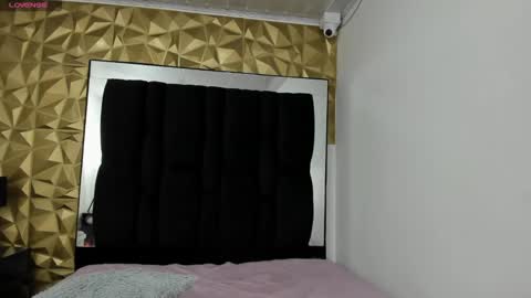 Snapshot of maee_angels chatting on 12-21-24, 01:47 MAEE ANGELS online show from 12-21-24, 01:47