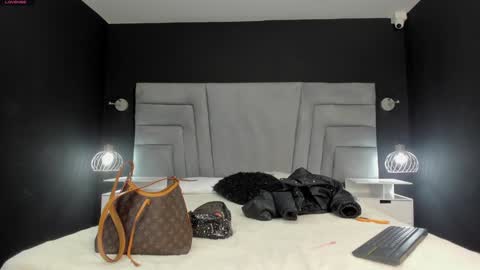 Snapshot of maee_angels chatting on 01-27-25, 01:48 MAEE ANGELS online show from 01-27-25, 01:48