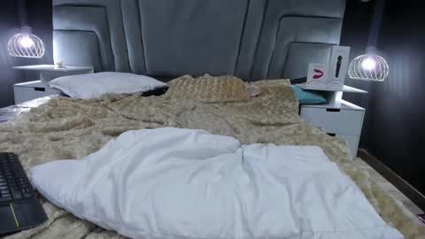 Snapshot of maee_angels chatting on 02-06-25, 03:48 MAEE ANGELS online show from 02-06-25, 03:48