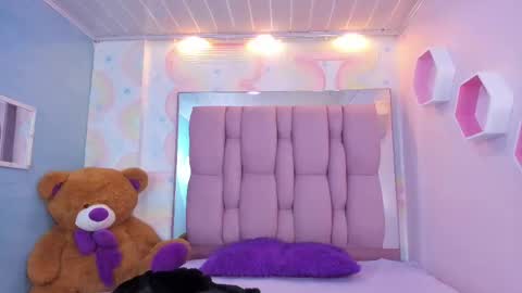 Snapshot of maee_angels chatting on 02-11-25, 10:18 MAEE ANGELS online show from 02-11-25, 10:18