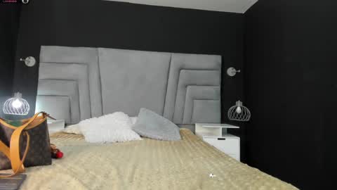 Snapshot of maee_angels chatting on 02-13-25, 09:49 MAEE ANGELS online show from 02-13-25, 09:49