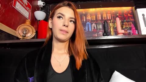 Snapshot of maee_angels chatting on 02-25-25, 04:35 MAEE ANGELS online show from 02-25-25, 04:35