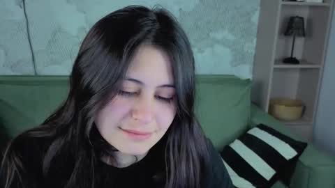 Snapshot of maeren chatting on 03-04-26, 02:45 Mia online show from 03-04-26, 02:45