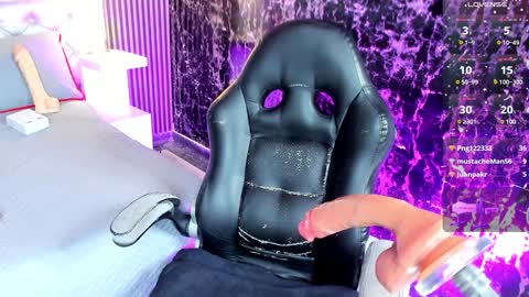 Snapshot of maeve_bigboobs chatting on 01-29-25, 06:01 Mae online show from 01-29-25, 06:01