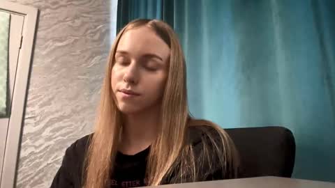 Sara online show from 03-24-26, 06:07