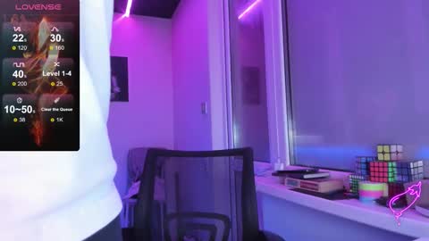 Snapshot of magabear chatting on 10-08-25, 09:51 Magabear online show from 10-08-25, 09:51