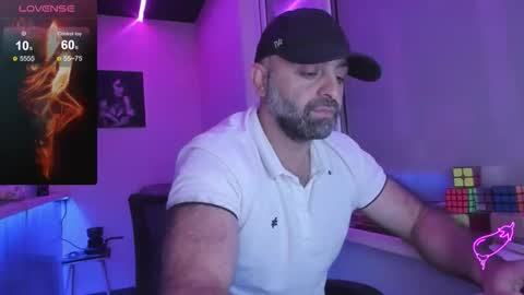 Snapshot of magabear chatting on 10-11-25, 12:04 Magabear online show from 10-11-25, 12:04