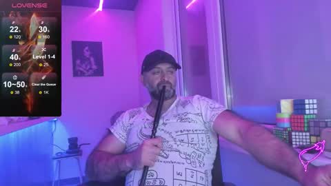 Snapshot of magabear chatting on 10-15-25, 08:14 Magabear online show from 10-15-25, 08:14