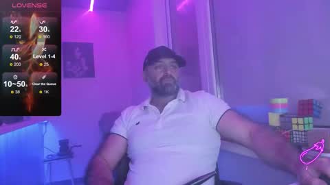 Snapshot of magabear chatting on 10-17-25, 09:28 Magabear online show from 10-17-25, 09:28