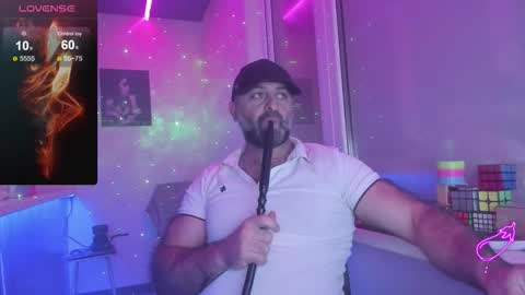 Snapshot of magabear chatting on 10-24-25, 07:21 Magabear online show from 10-24-25, 07:21