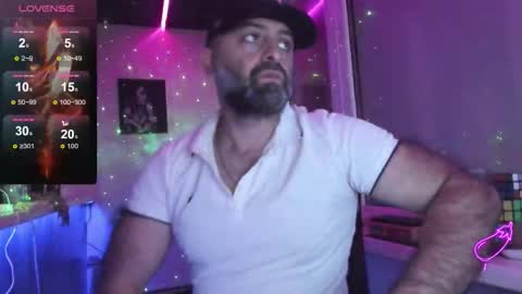 Snapshot of magabear chatting on 10-28-25, 09:35 Magabear online show from 10-28-25, 09:35