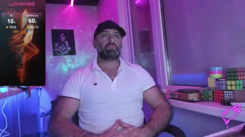 Snapshot of magabear chatting on 10-29-25, 09:27 Magabear online show from 10-29-25, 09:27