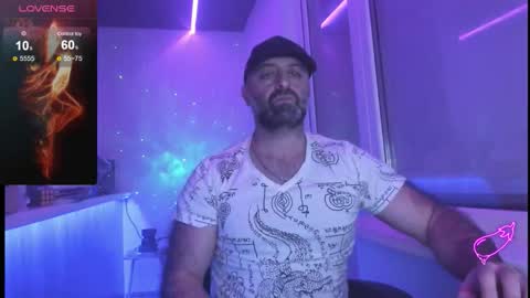 Snapshot of magabear chatting on 11-19-25, 09:15 Magabear online show from 11-19-25, 09:15