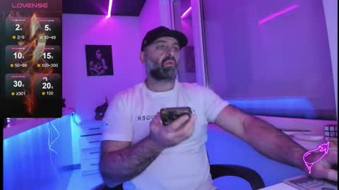 Snapshot of magabear chatting on 11-22-25, 08:46 Magabear online show from 11-22-25, 08:46