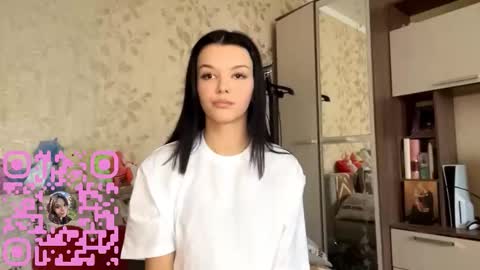 Snapshot of magdaleneshindorf chatting on 03-26-26, 08:20 Emilia online show from 03-26-26, 08:20