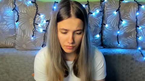 Snapshot of maggiecake chatting on 10-16-25, 12:00 Maggie online show from 10-16-25, 12:00