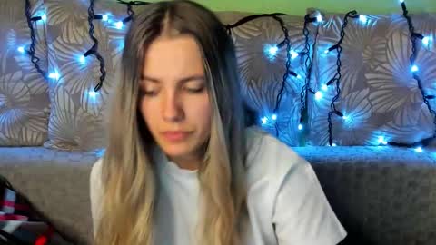 Snapshot of maggiecake chatting on 11-08-25, 01:39 Maggie online show from 11-08-25, 01:39