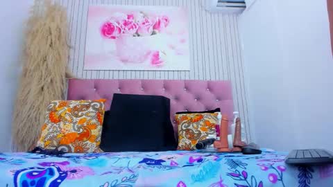 Snapshot of maggy_big_tits chatting on 10-30-25, 12:01 maggy_big_tits online show from 10-30-25, 12:01