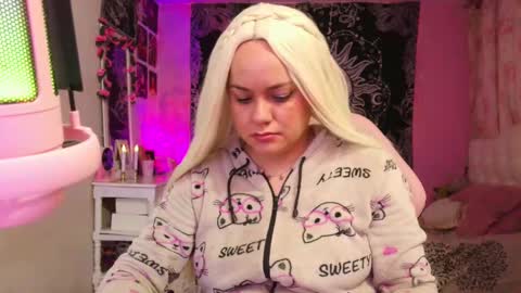 Claire online show from 01-11-25, 02:09