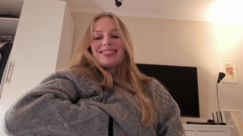 Snapshot of magic_couple13 chatting on 01-23-25, 02:50 Alice online show from 01-23-25, 02:50