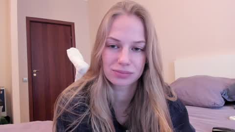 Snapshot of magic_couple13 chatting on 11-10-25, 10:25 Alice online show from 11-10-25, 10:25