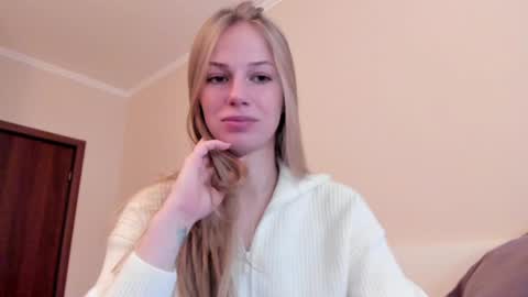 Snapshot of magic_couple13 chatting on 11-17-25, 10:21 Alice online show from 11-17-25, 10:21