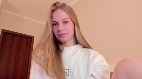 Snapshot of magic_couple13 chatting on 11-21-25, 03:00 Alice online show from 11-21-25, 03:00