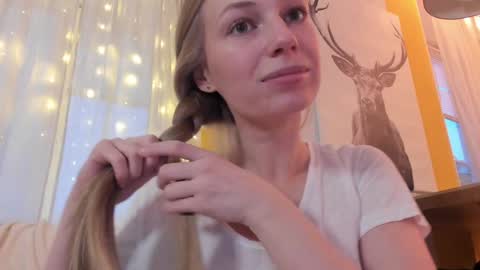 Snapshot of magic_couple13 chatting on 12-18-25, 01:06 Alice online show from 12-18-25, 01:06