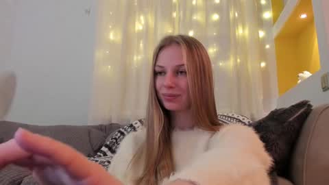 Snapshot of magic_couple13 chatting on 12-20-25, 01:29 Alice online show from 12-20-25, 01:29