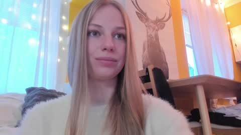 Snapshot of magic_couple13 chatting on 12-21-25, 11:28 Alice online show from 12-21-25, 11:28