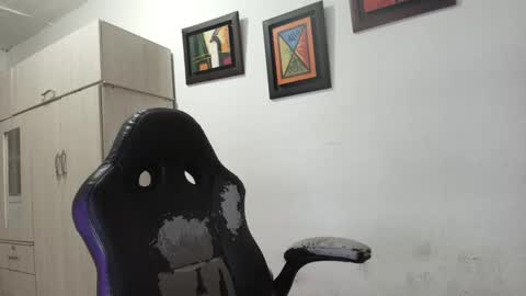 magic_milk23 online show from 09-24-25, 03:43