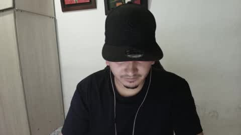 magic_milk23 online show from 10-01-25, 03:12