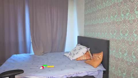 Merry online show from 10-15-25, 01:39